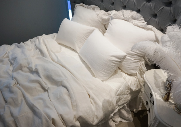 white bedding pillow cover