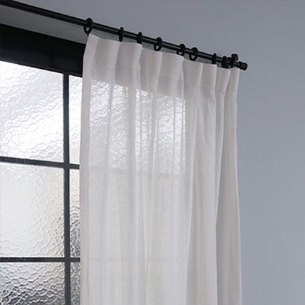 Plain curtain